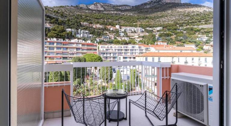 Luxury Top Floor Sea View Downtown Cap d'Ail — photo 4