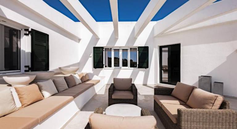 Villa with pool — photo 2
