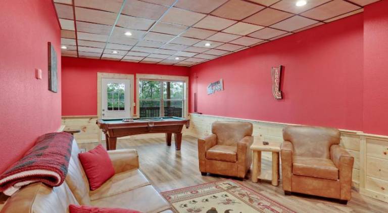 House with jacuzzi — photo 5
