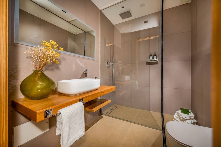 Family-friendly villa with private pool, yard & terrace | Garden view | Pet-friendly — photo 3
