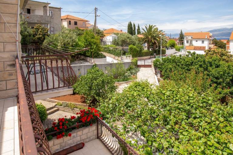 Fully equipped pleasant holiday apartment with patio | Garden view | Beach nearby | Dogs allowed — photo 2