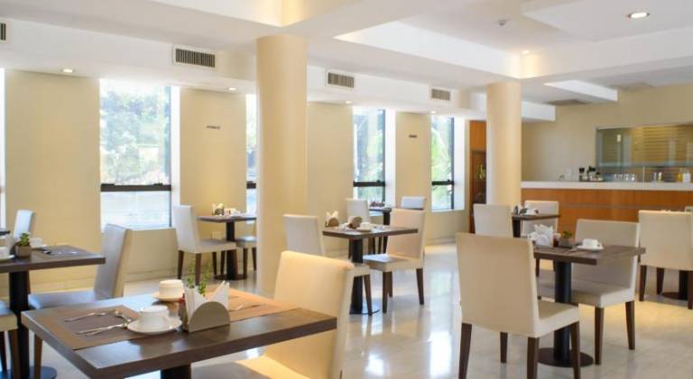 Nice serviced apartment with yard, patio & pool | Pet-friendly — photo 3