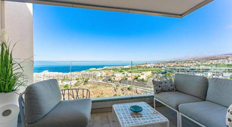 Holiday apartment with pool in Adeje