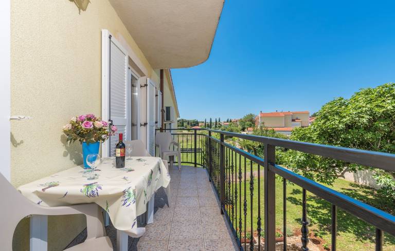 Lovely holiday apartment with garden, barbecue & terrace | Dogs allowed — photo 5