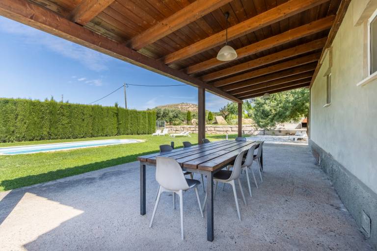 Fully equipped beautiful house with terrace, yard & private pool | Garden view | Pet-friendly — photo 2