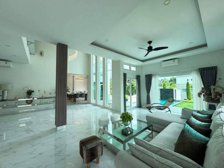 Villa with jacuzzi, yard & pool | Suitable for remote work | Pet-friendly — photo 3