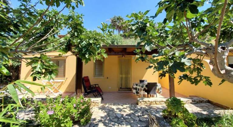 Holiday apartment with patio, grill & garden in Castellammare del Golfo