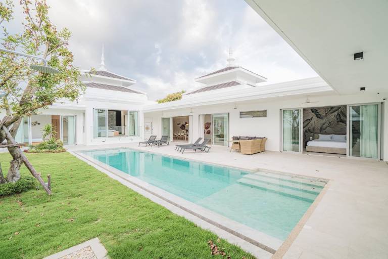 Villa with 5 rooms for 10 persons in Rawai