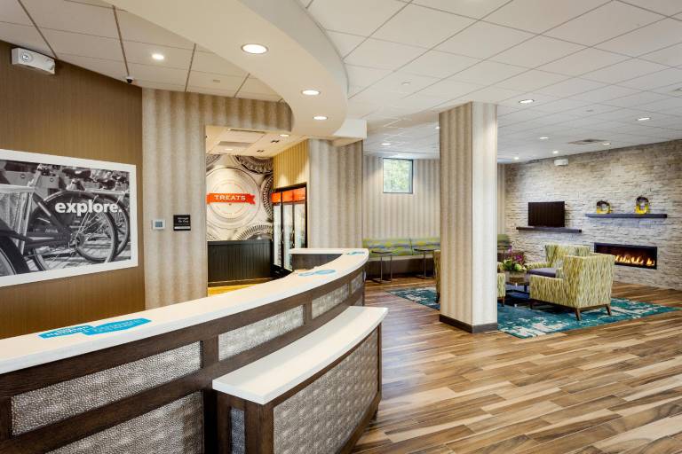 Hampton Inn & Suites Seattle/Northgate — photo 5