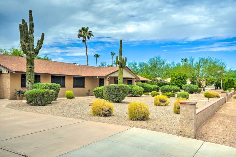 Modern Glendale Desert Destination w Patio
