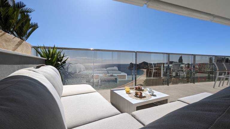 Rental apartment with garden, patio & heated pool | Water view — photo 3
