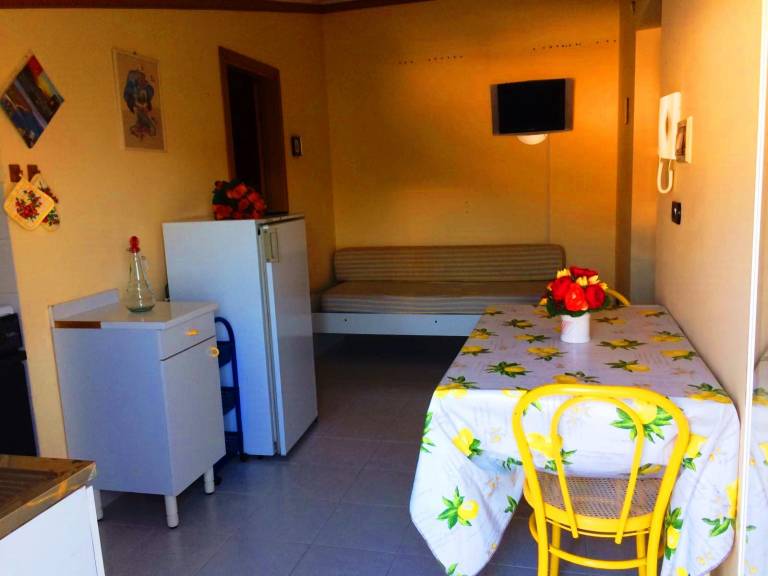 Rental apartment with barbecue & yard — photo 3
