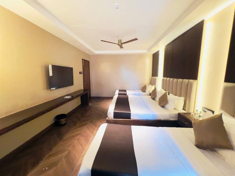 White Pearl Hotel Colaba