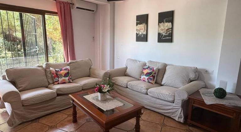 House with 5 rooms for 8 persons in Marbella