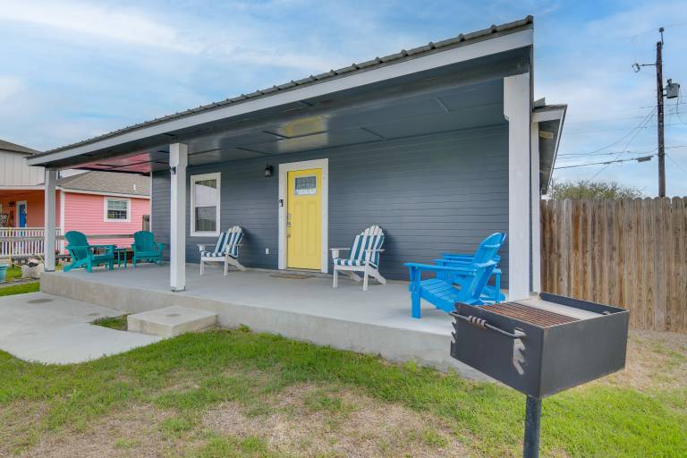 ‘Heron Bay Cottage’ w/ Patio in Rockport! — photo 3