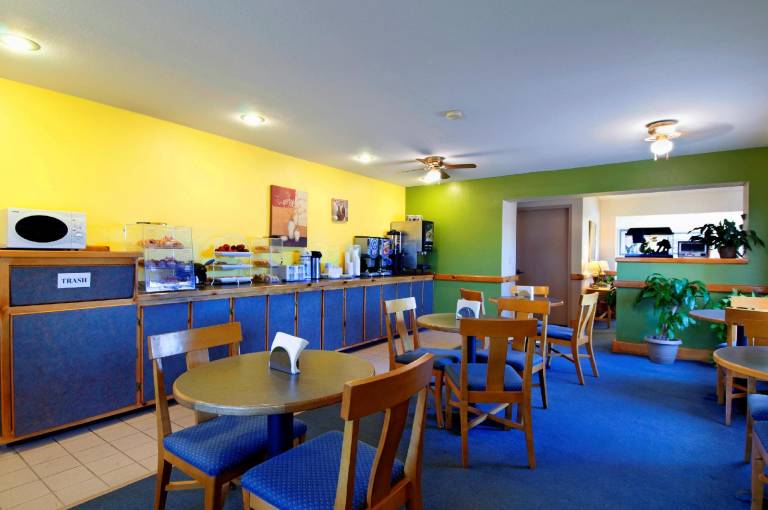 Americas Best Value Inn Garden City — photo 3