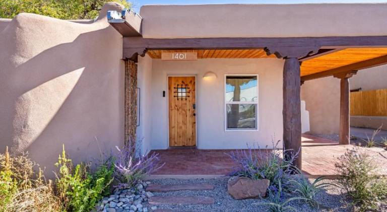 Soulful Historic Adobe - 5 Mins to Plaza - Spacious and Inspiring — photo 3