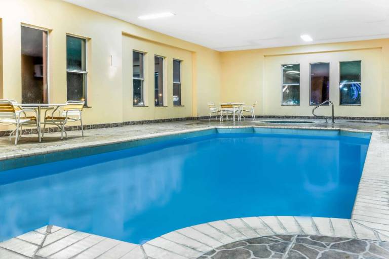 La Quinta Inn & Suites by Wyndham Kerrville — photo 5