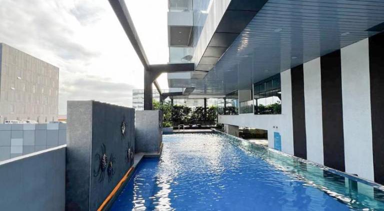 Serviced apartment with patio & pool — photo 3