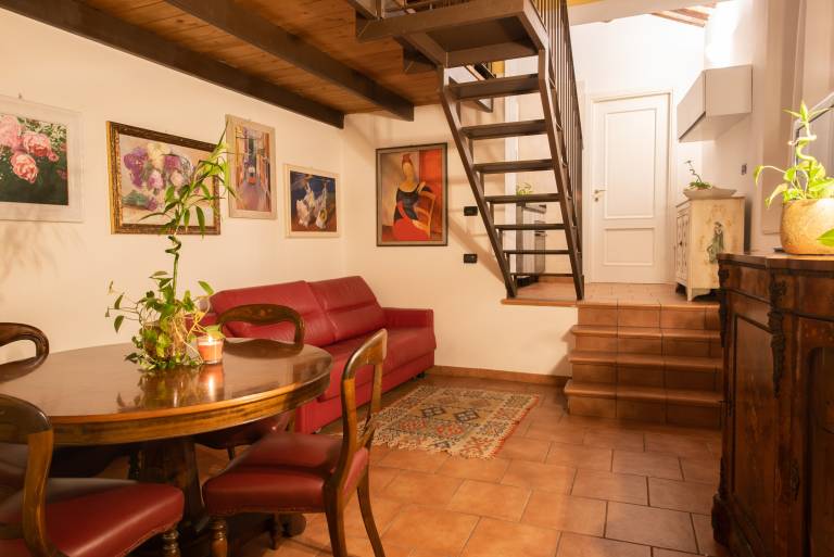 Apartment 'Romantica Corte Degli Estensi' with Private Terrace, Wi-Fi and Air Conditioning in Ferrara