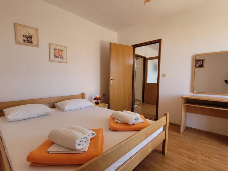 Rental apartment with terrace & BBQ in Omisalj