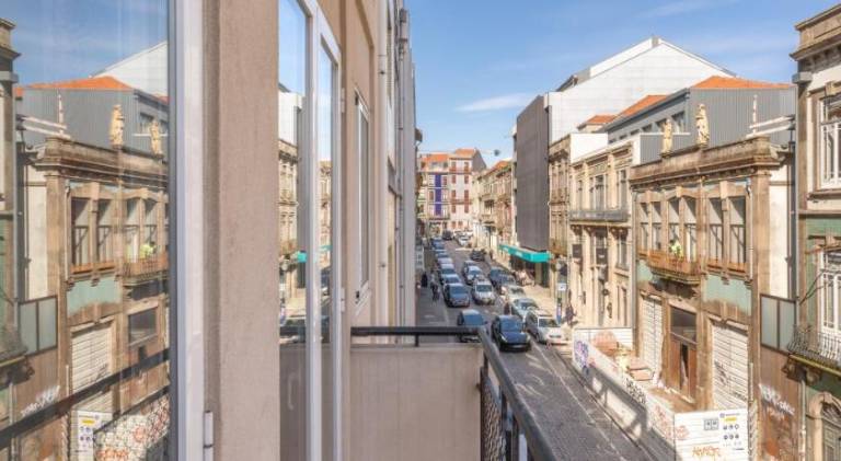 Host Wise - Colorful Bright Flat with Balcony — photo 5