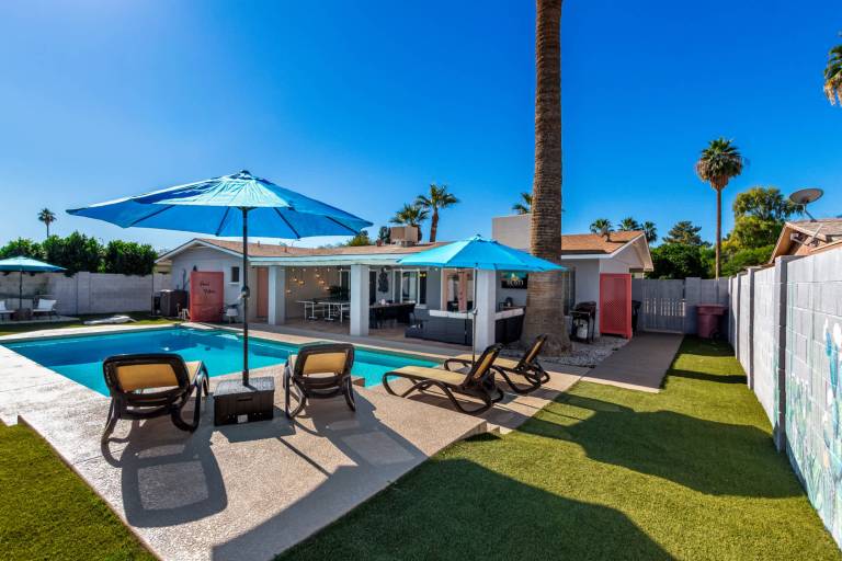 NEW The Desert Bloomhouse with Heated Pool