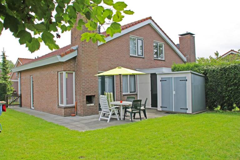 Ferienhaus mit Terrasse und Garten
