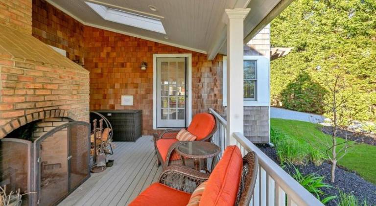 House with pool — photo 4