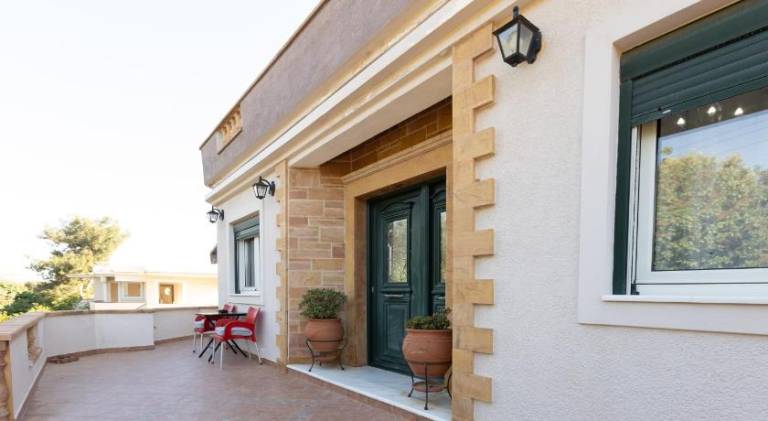 160 m&sup2; Villa