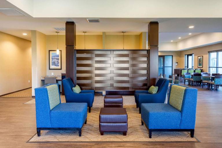 Comfort Suites Burlington near I-5 — photo 3