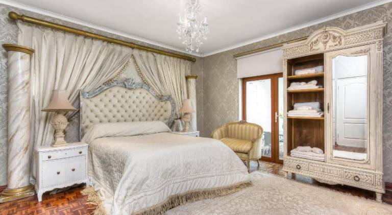 920 m² Villa