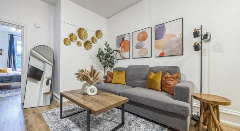 Quaint and Cozy Center City 1BR that Sleeps 4 in Philadelphia, PA
