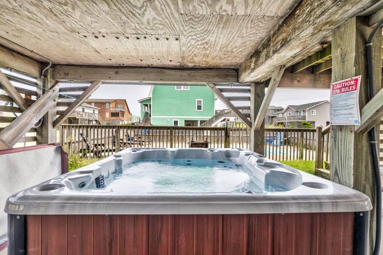 Beachcomber's Paradise 295 ft from the beach Dog Friendly, Private Pool, Hot Tub Nags Head — photo 3