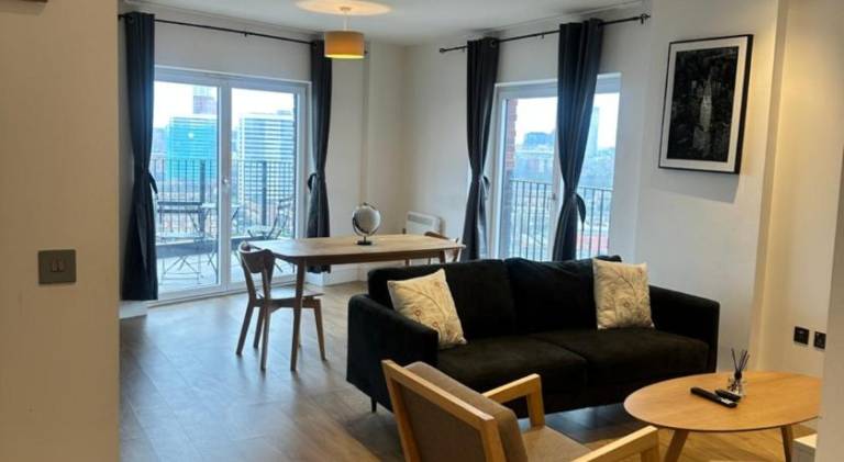 Prestige City Apartment with Magnificent City Views — photo 5