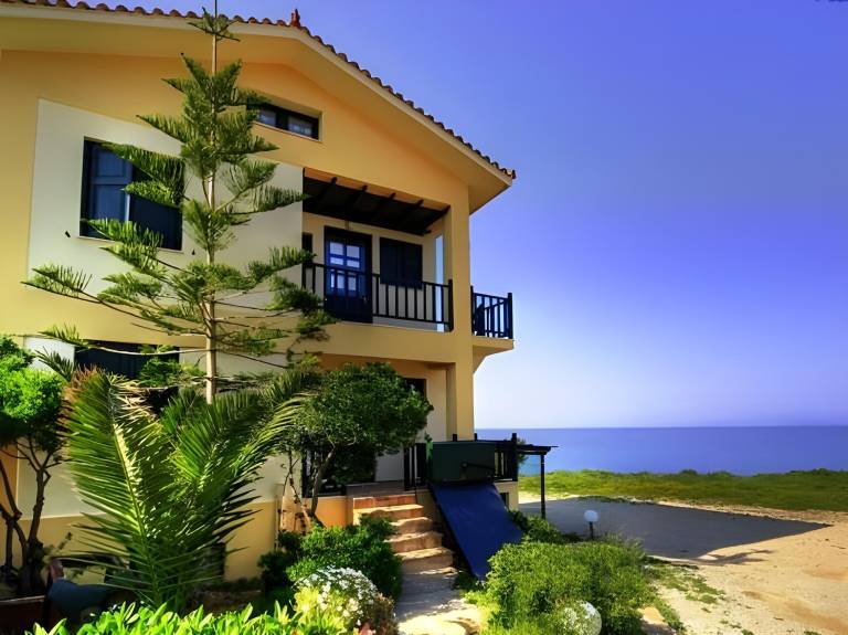 Apartment with terrace & yard in Chios