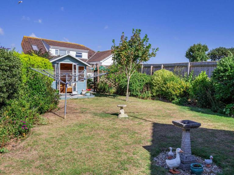 Fully equipped beautiful cottage with grill & garden | Pets are welcome — photo 2