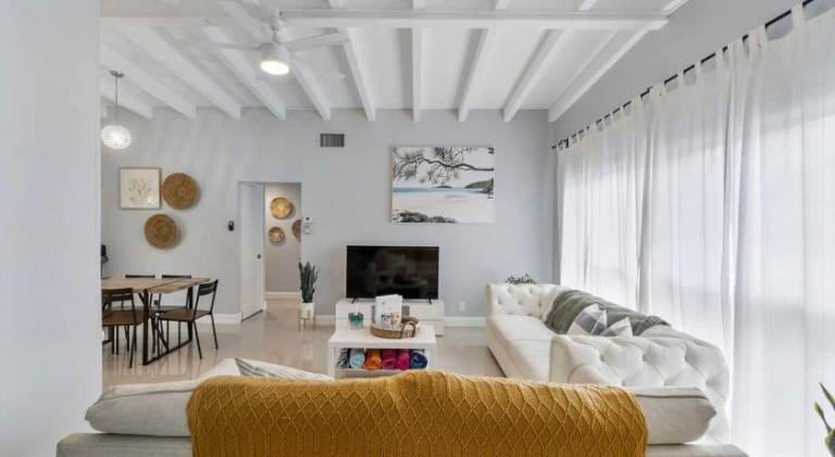 Holiday apartment with pool — photo 4