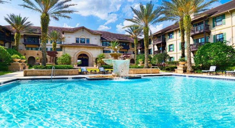 Big vacation home with jacuzzi & pool | Perfect for remote work | Pets allowed — photo 3