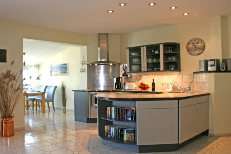 Vacation home with garden — photo 3