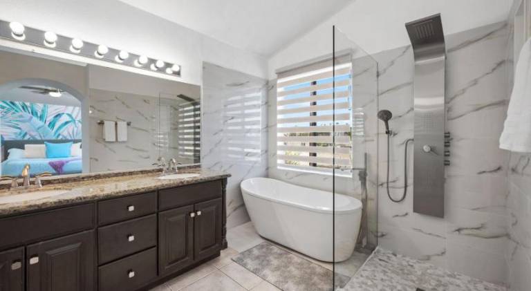 Charming house with hot tub & pool | Pets allowed — photo 2
