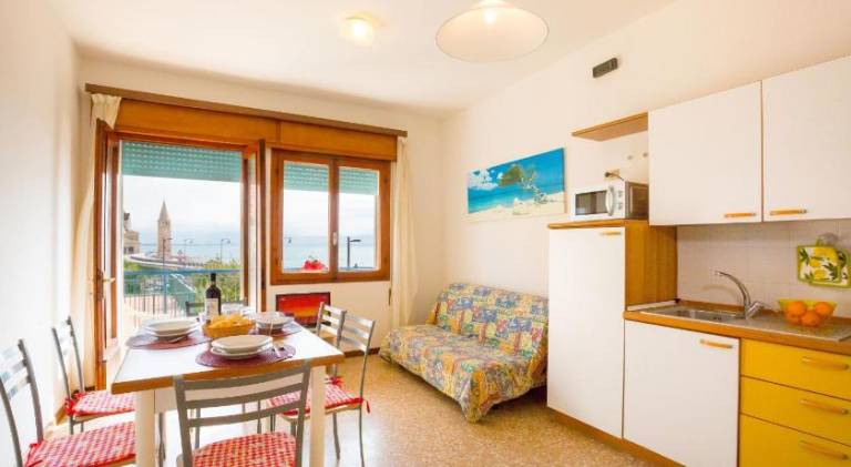 Apartment with 2 rooms for 6 persons — photo 3