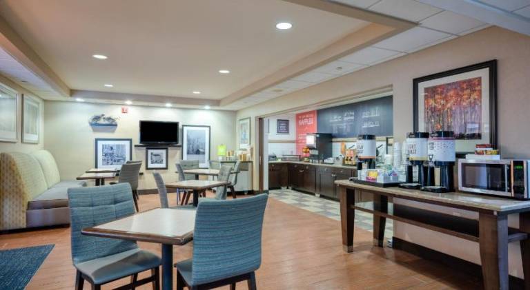 Hampton Inn Janesville — photo 3