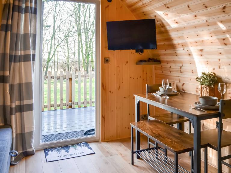 Cottage with hot tub | River view — photo 4