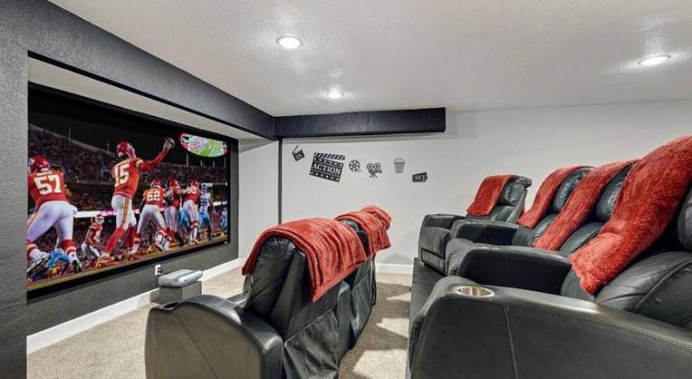 House with pool | Perfect for remote work | Pets allowed in Tempe, AZ