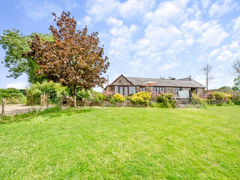 Cottage with terrace, BBQ & garden — photo 3
