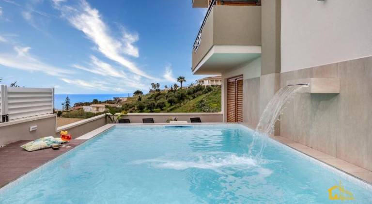 Appartamenti in villa Ionio vista mare con piscina riscaldata e campo da bocce in Alcamo