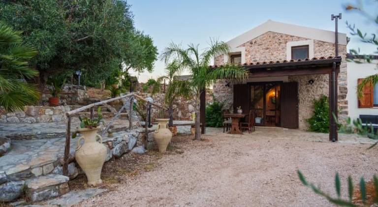 Vacation home with pool — photo 3