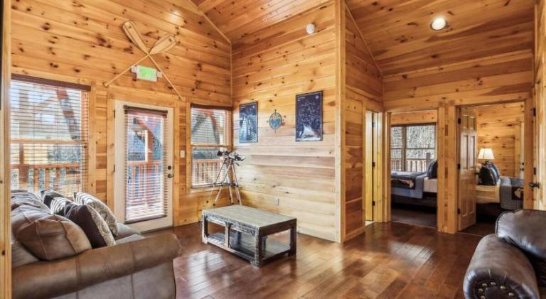 Wonderful vacation home with hot tub & pool | Pets are welcome — photo 2