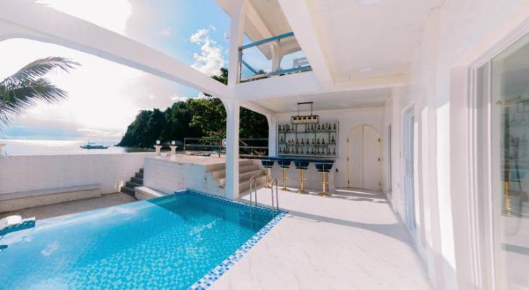 Pleasant vacation home with pool & hot tub | Pet-friendly — photo 3